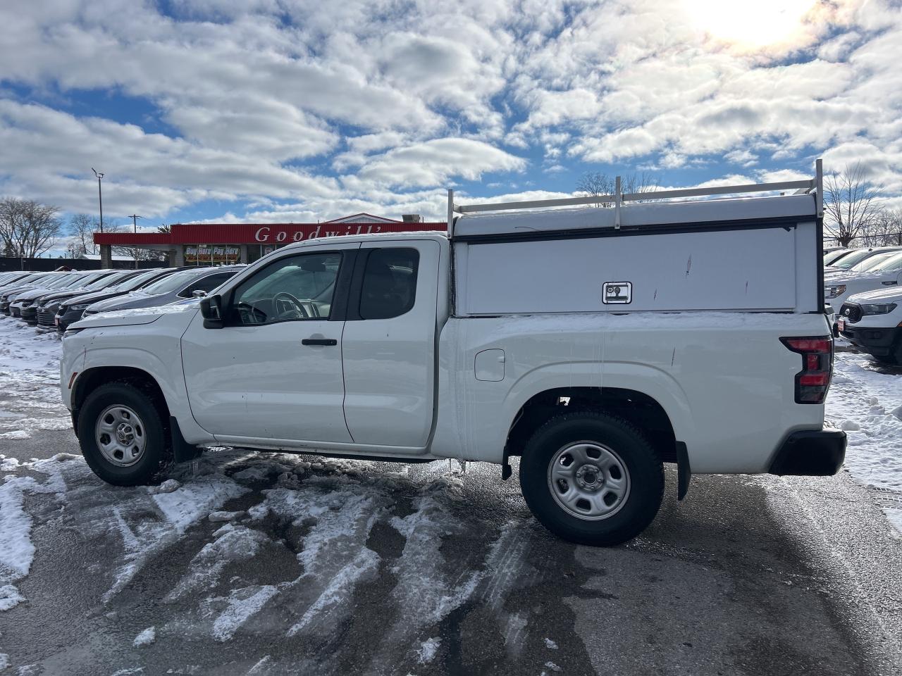 2022 Nissan Frontier SV, CLEAN CARFAX, BACK UP CAMERA! - Photo #9