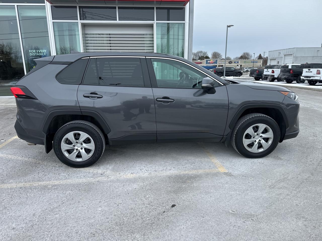 2023 Toyota RAV4 LE AWD Photo4