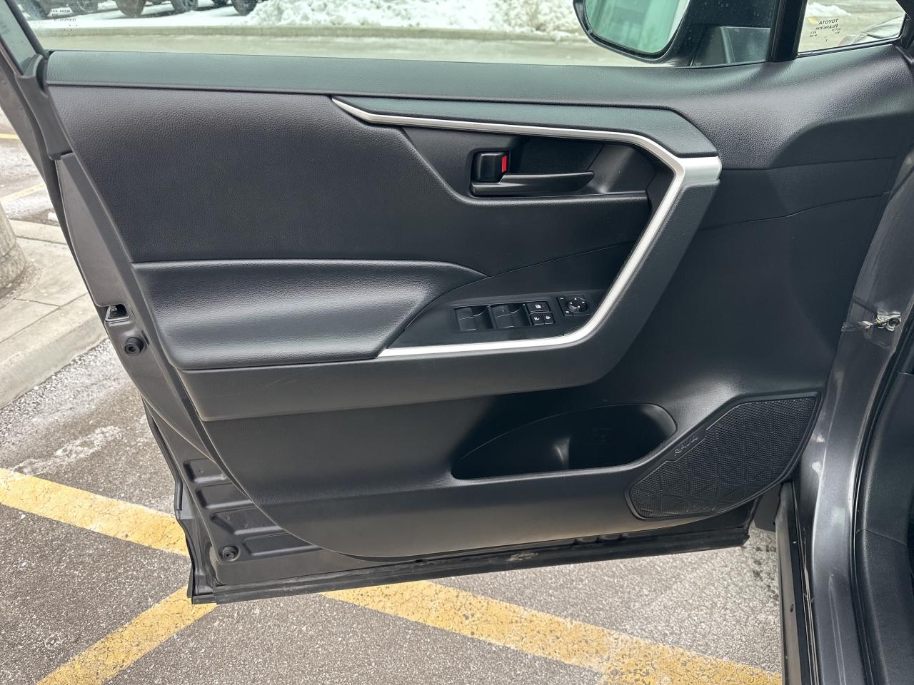 2023 Toyota RAV4 LE Photo