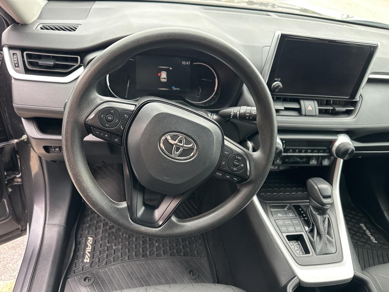 2023 Toyota RAV4 LE AWD Photo