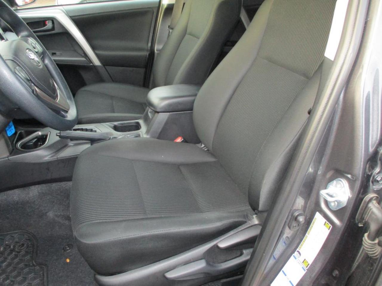 2018 Toyota RAV4 LE AWD Photo