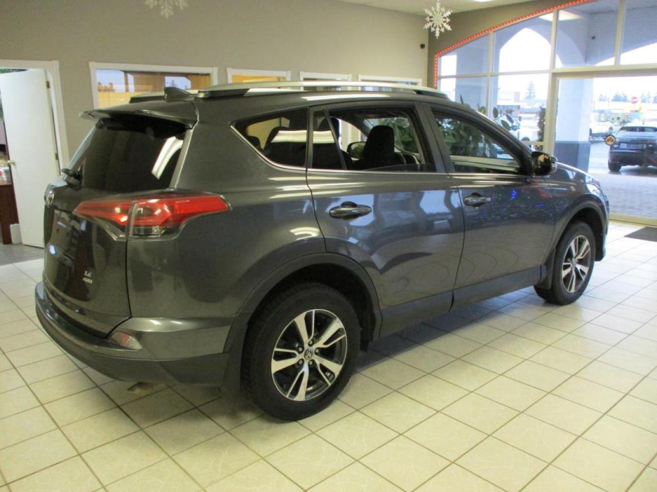 2018 Toyota RAV4 LE AWD - Photo #5