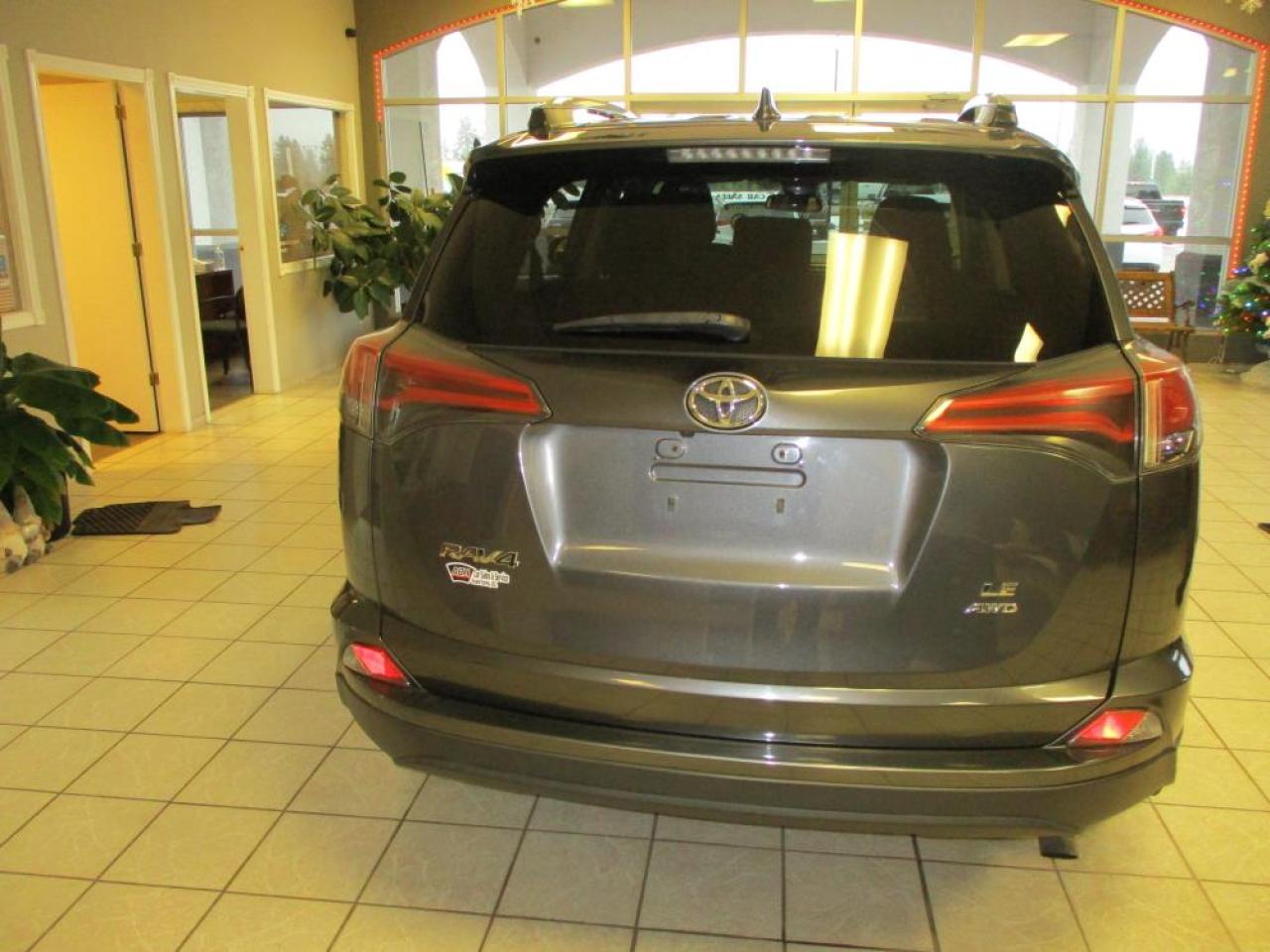 2018 Toyota RAV4 LE AWD - Photo #6