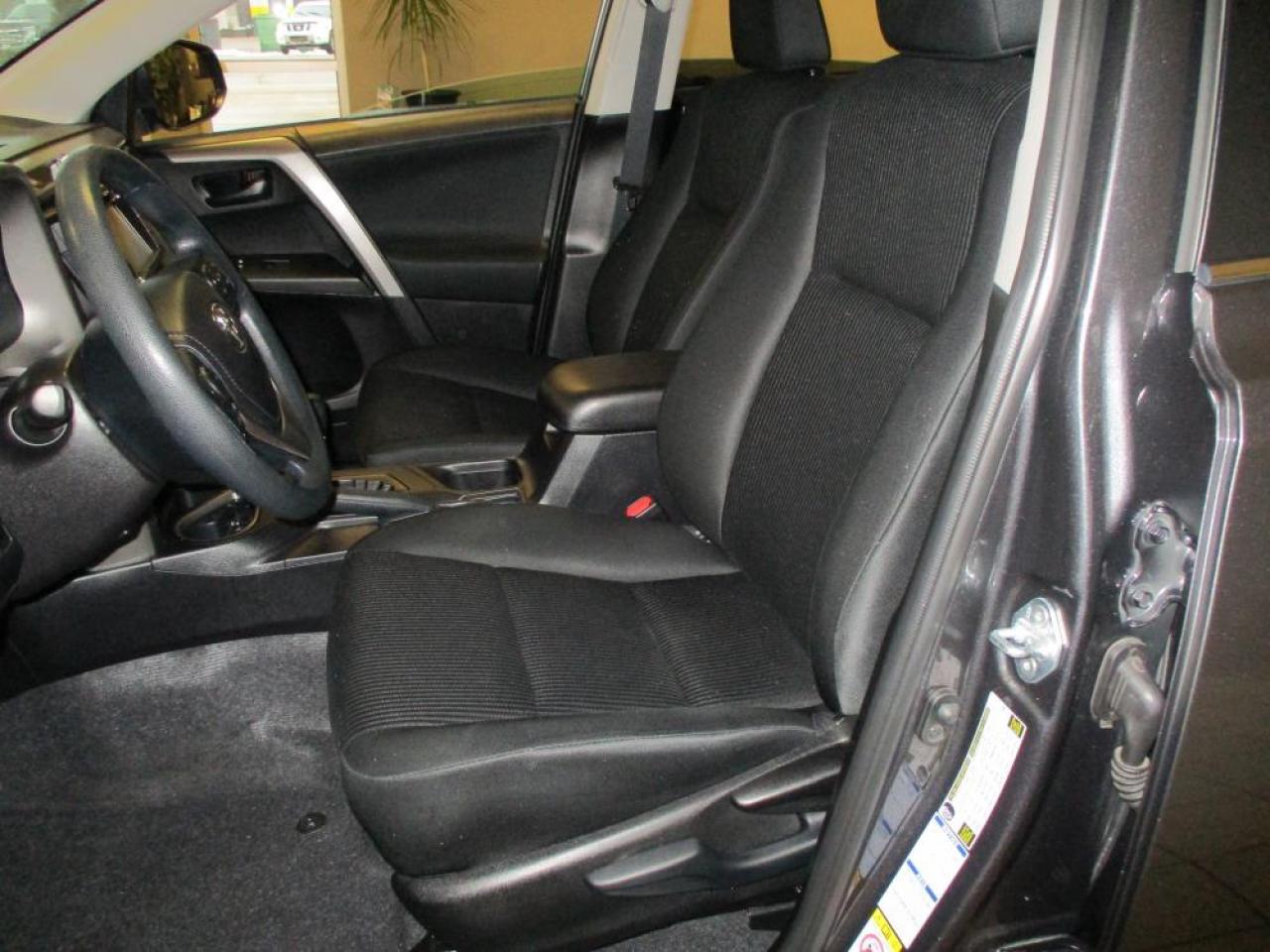 2018 Toyota RAV4 LE AWD - Photo #11