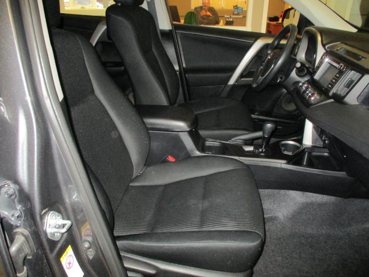 2018 Toyota RAV4 LE AWD - Photo #12