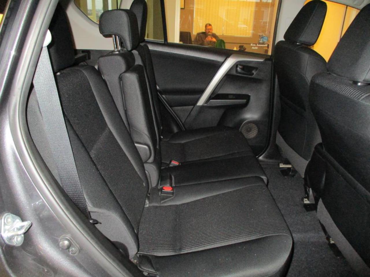 2018 Toyota RAV4 LE AWD - Photo #13