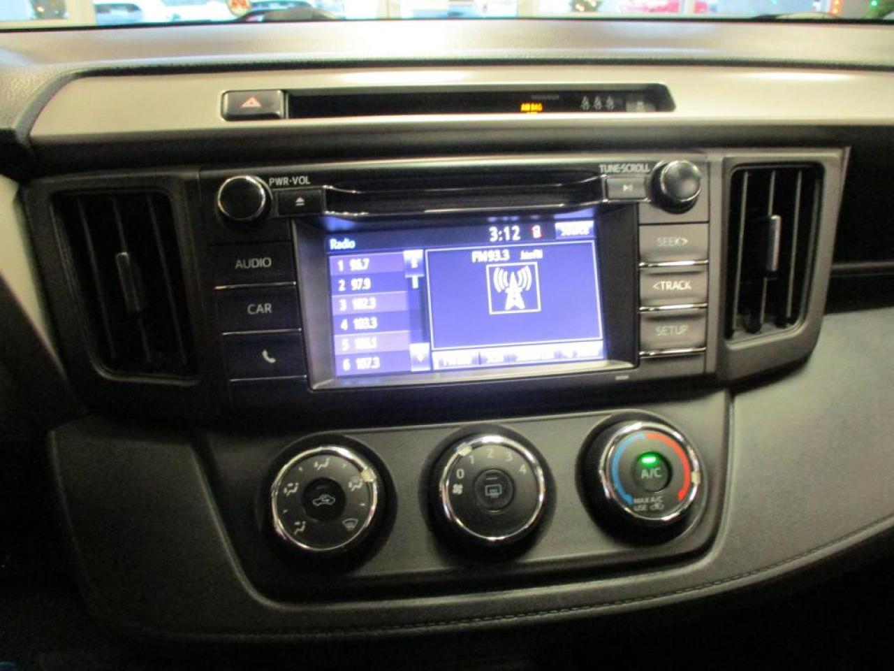 2018 Toyota RAV4 LE AWD - Photo #18