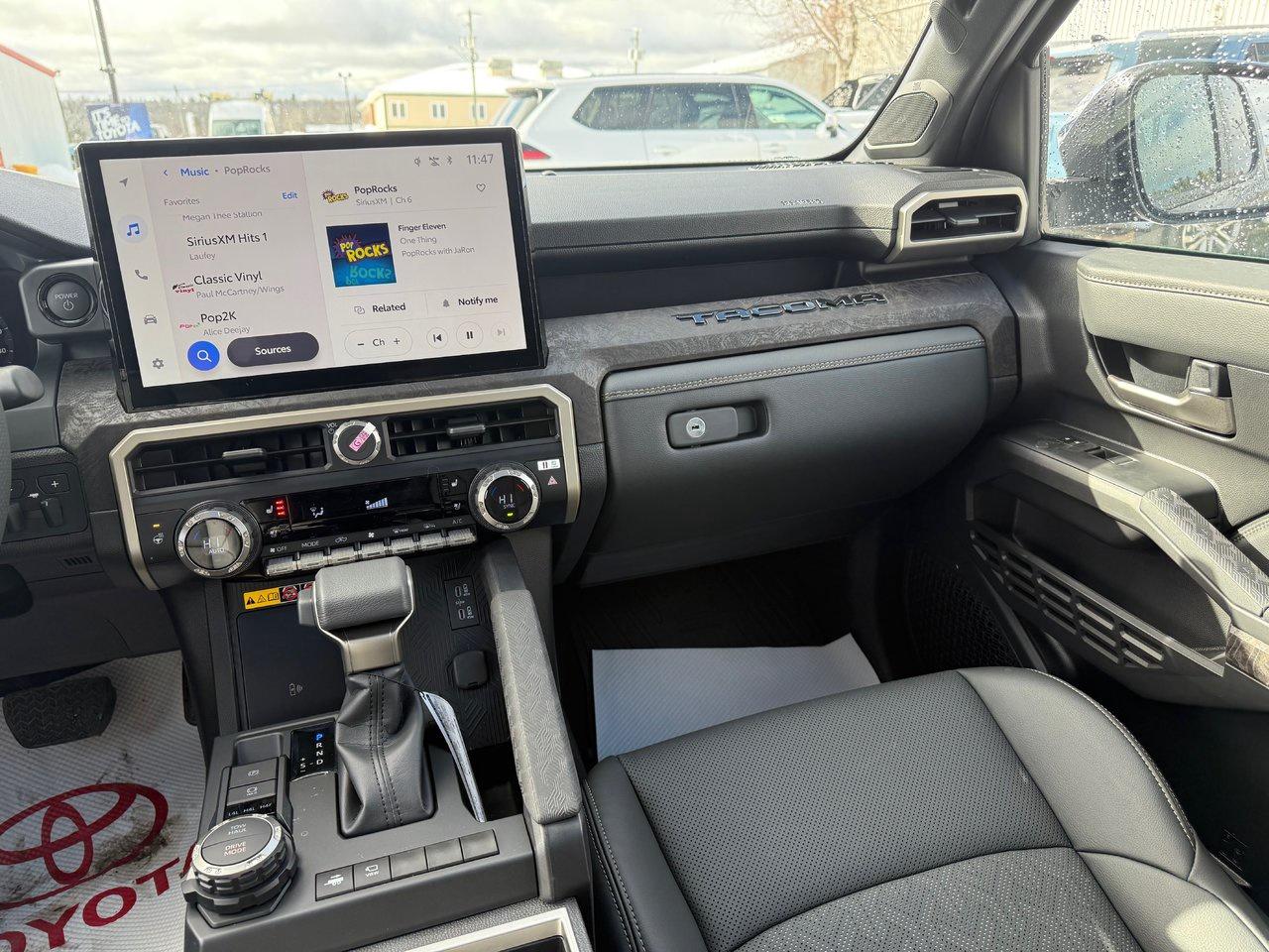 2025 Toyota TACOMA HYBRID Limited Photo