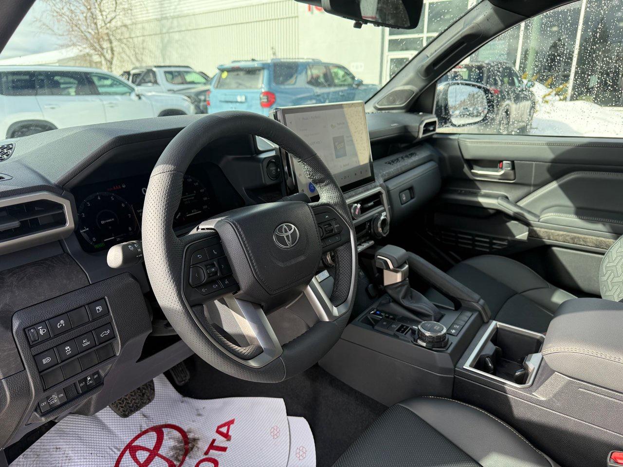 2025 Toyota TACOMA HYBRID Limited Photo