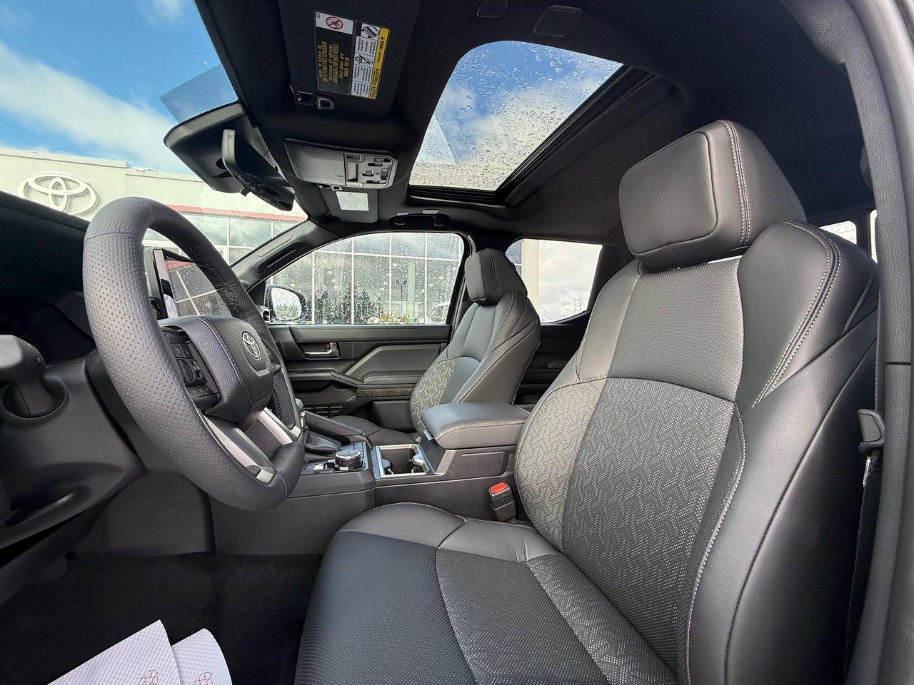 2025 Toyota TACOMA HYBRID Limited Photo