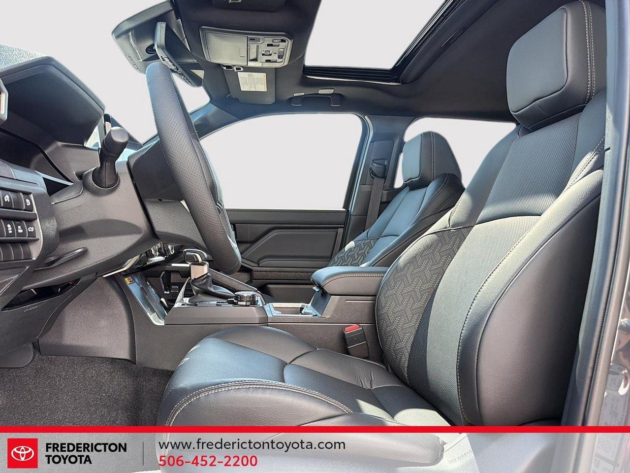 2025 Toyota TACOMA HYBRID Limited Photo