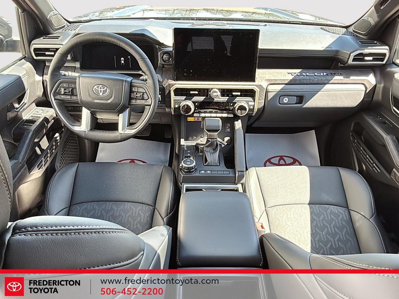 2025 Toyota TACOMA HYBRID Limited Photo