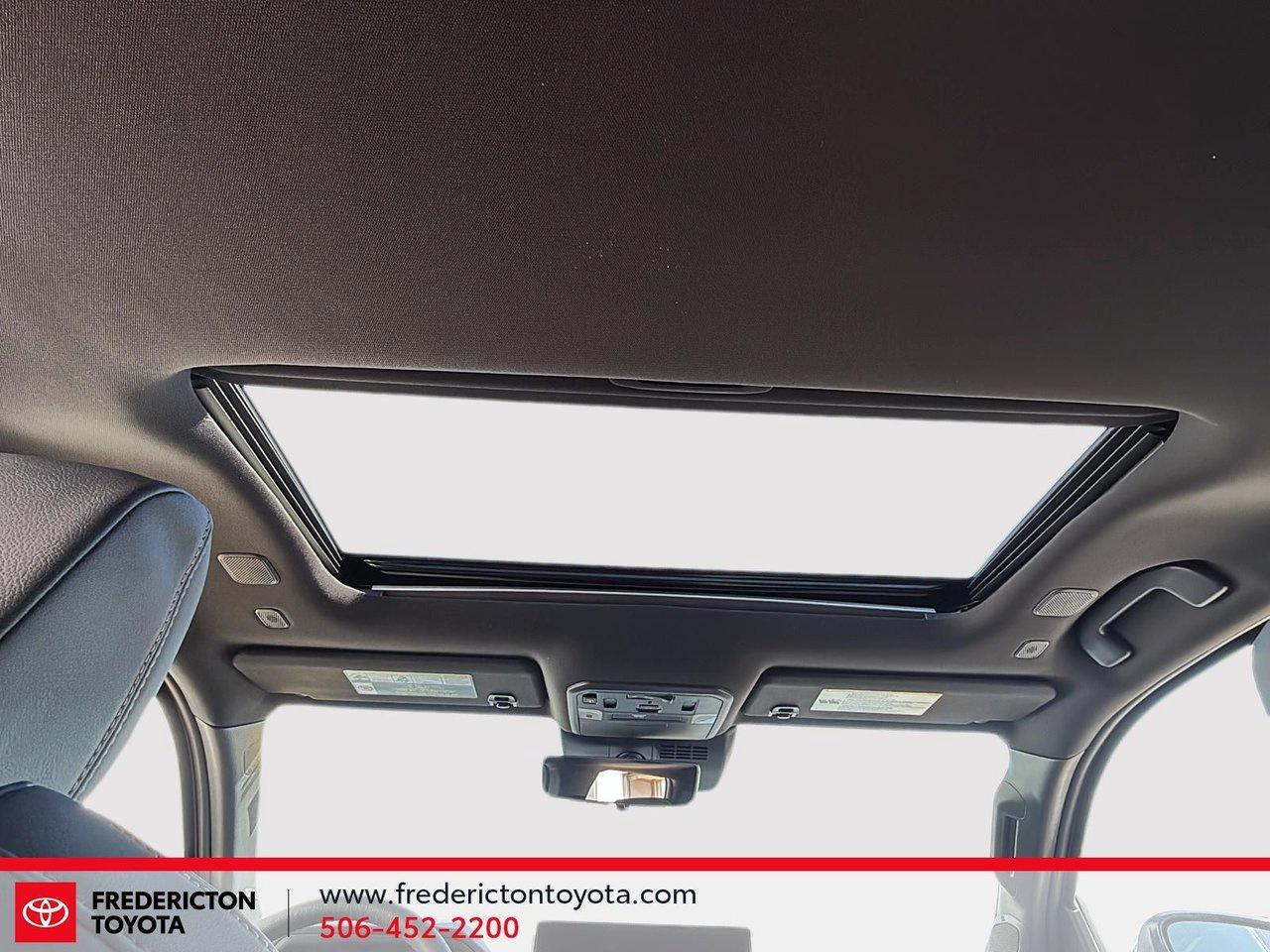 2025 Toyota TACOMA HYBRID Limited Photo