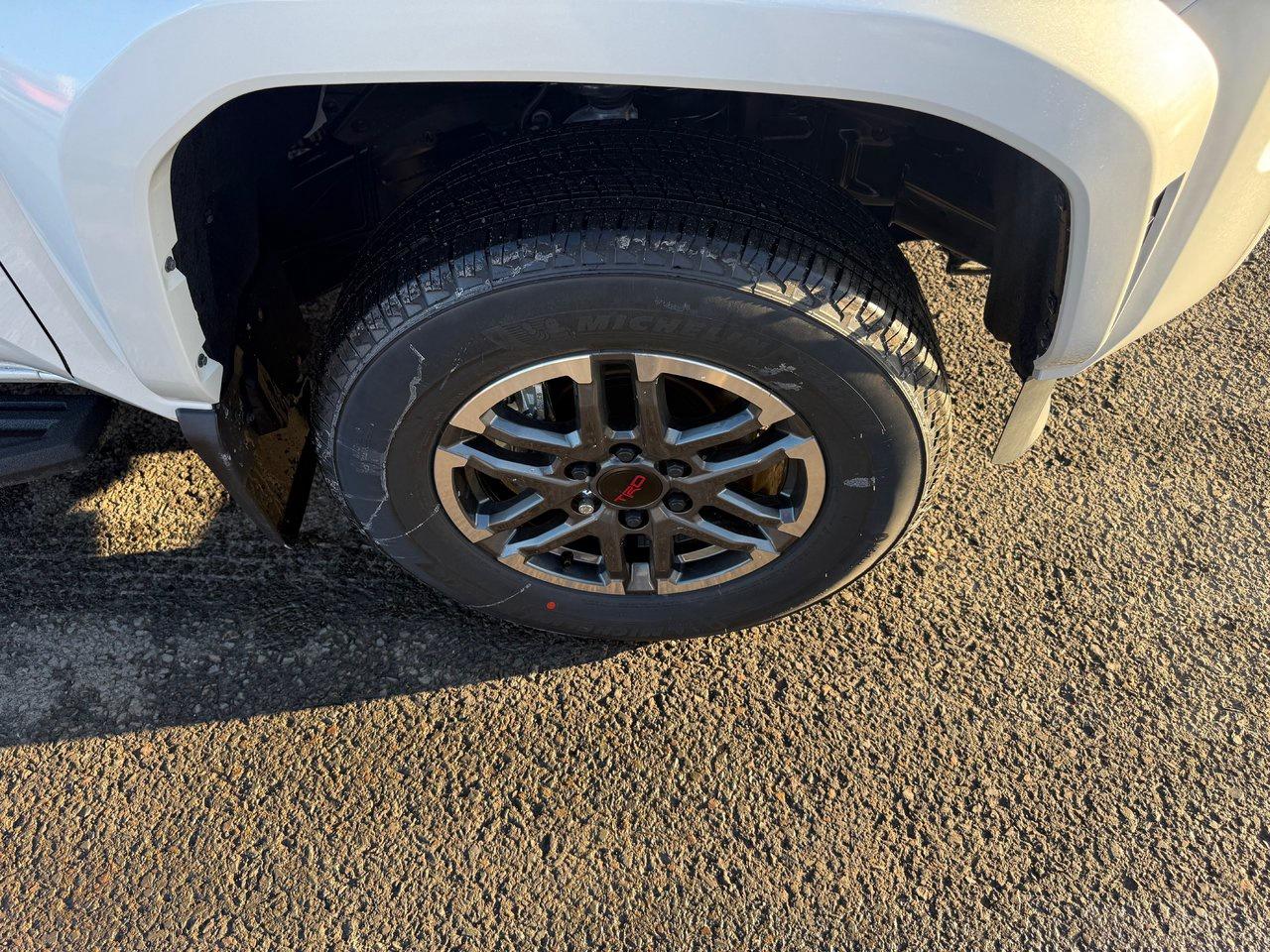 2025 Toyota Tacoma TRD SPORT PREMIUM Photo3