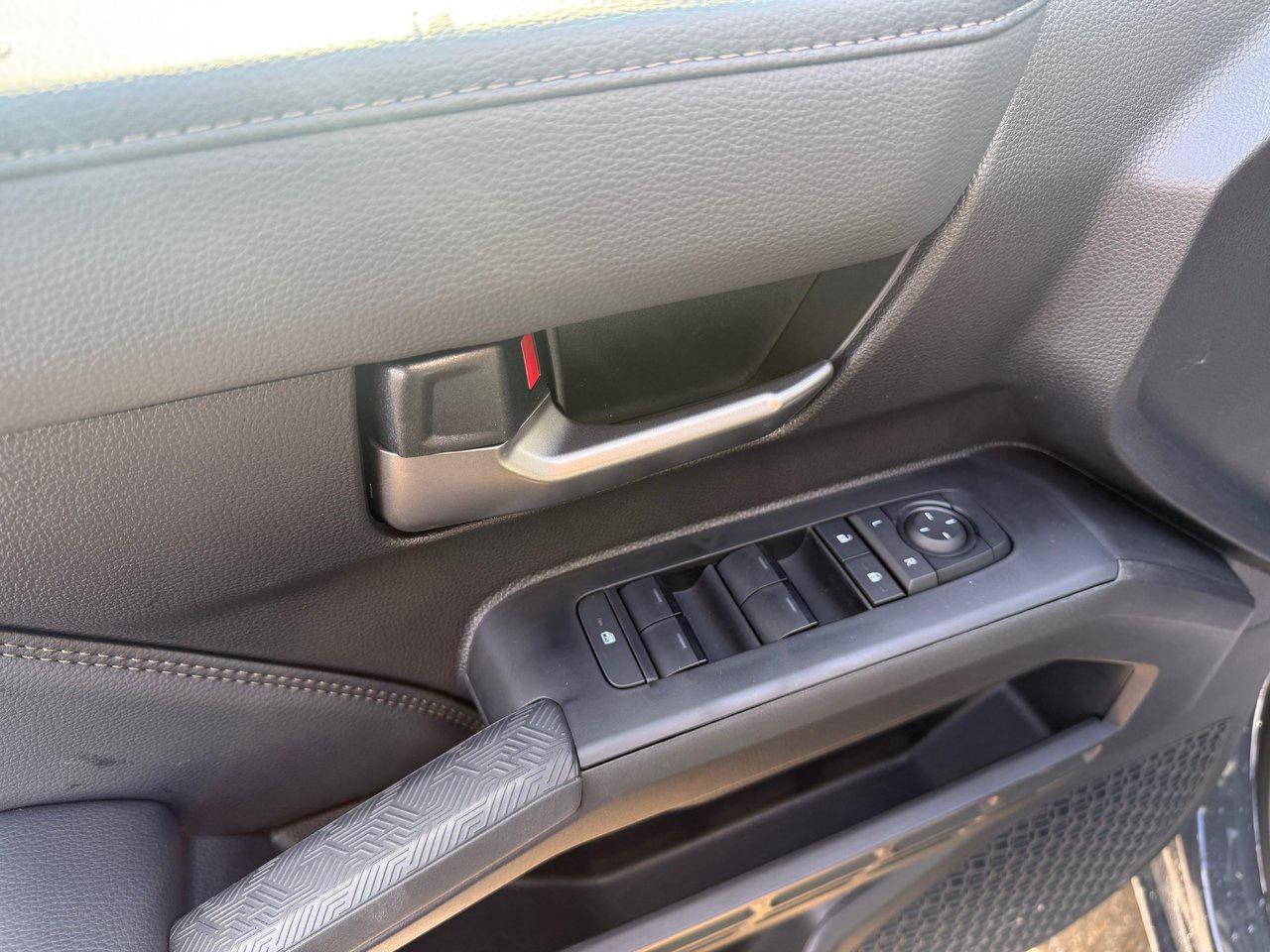 2025 Toyota TACOMA HYBRID Limited Photo