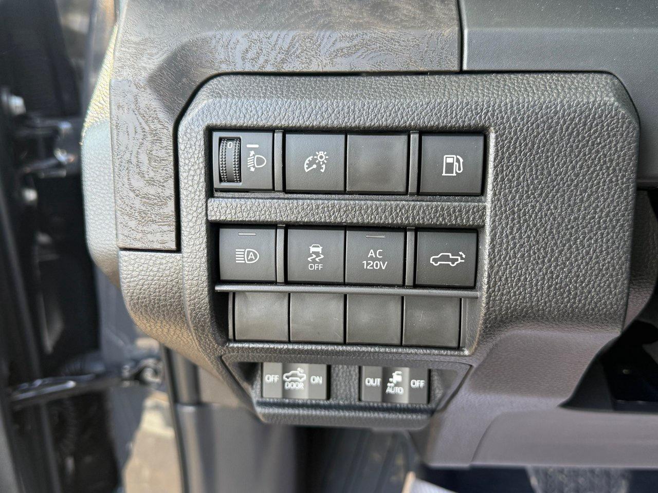 2025 Toyota TACOMA HYBRID Limited Photo