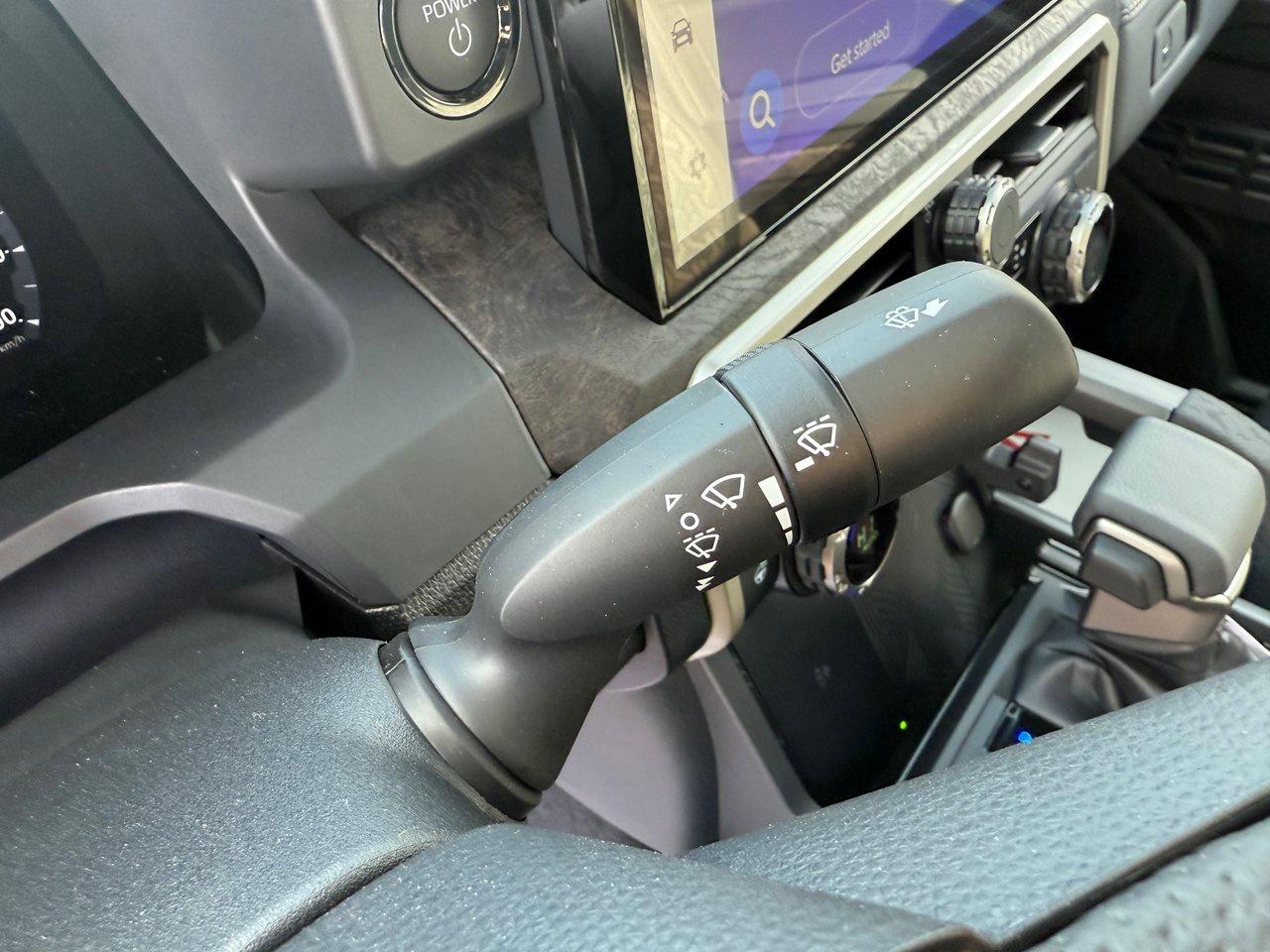 2025 Toyota TACOMA HYBRID Limited Photo