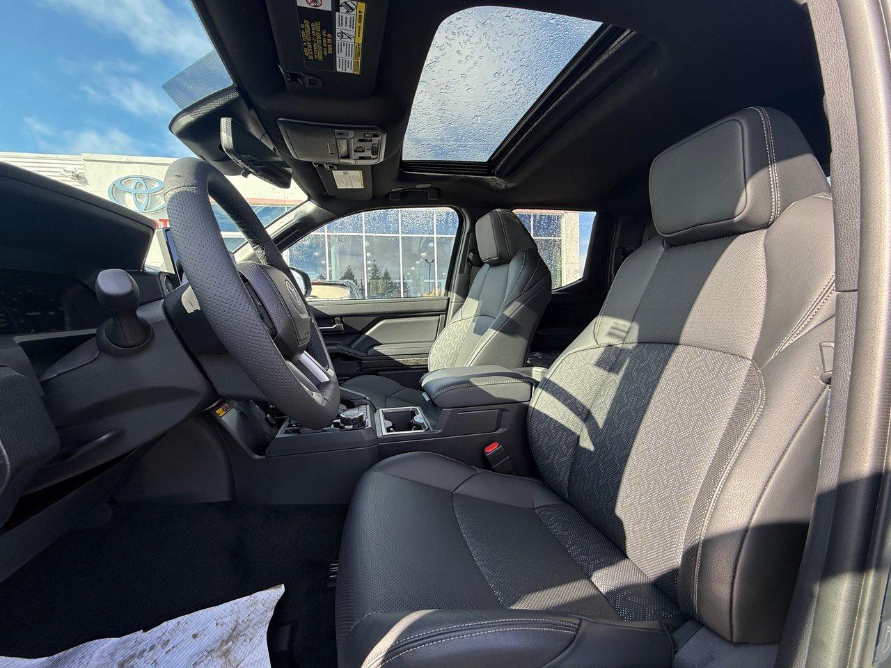 2025 Toyota TACOMA HYBRID Limited Photo