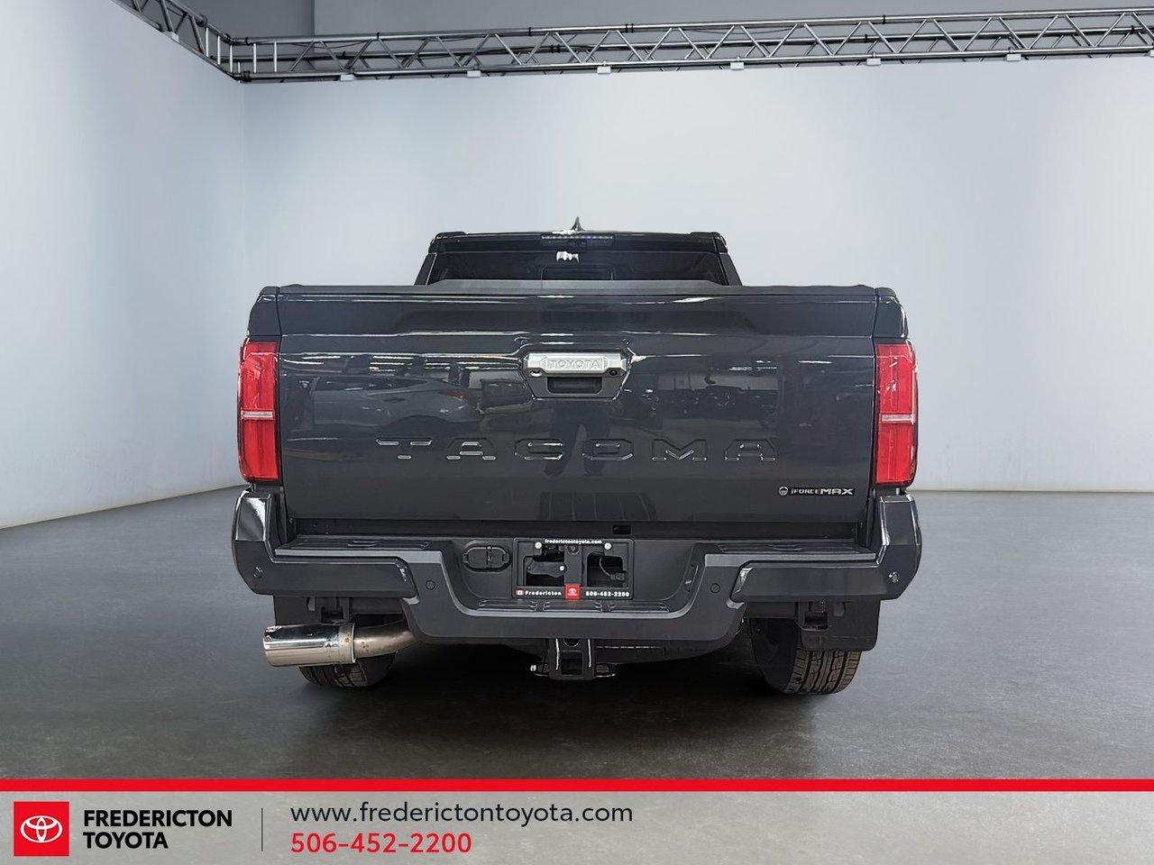 2025 Toyota TACOMA HYBRID Limited Photo2