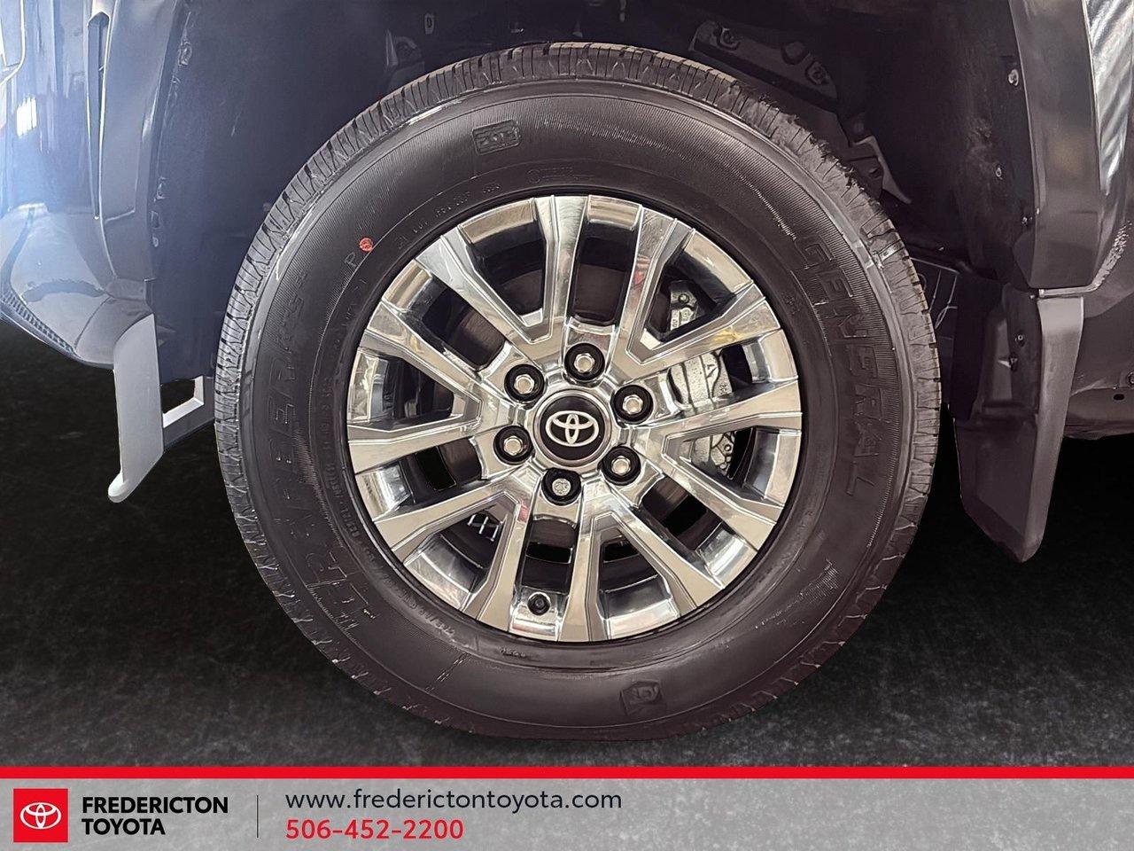 2025 Toyota TACOMA HYBRID Limited Photo