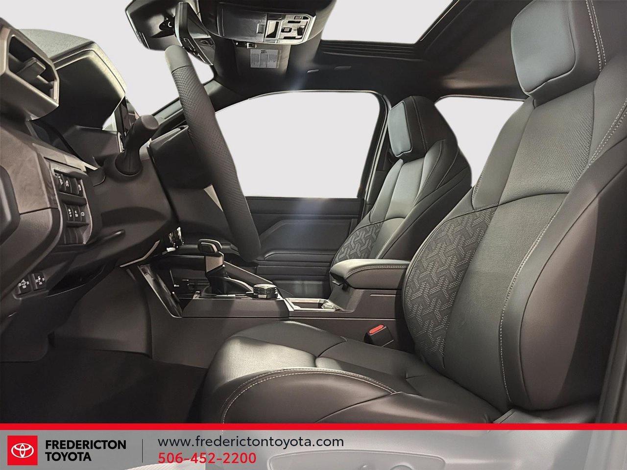 2025 Toyota TACOMA HYBRID Limited Photo