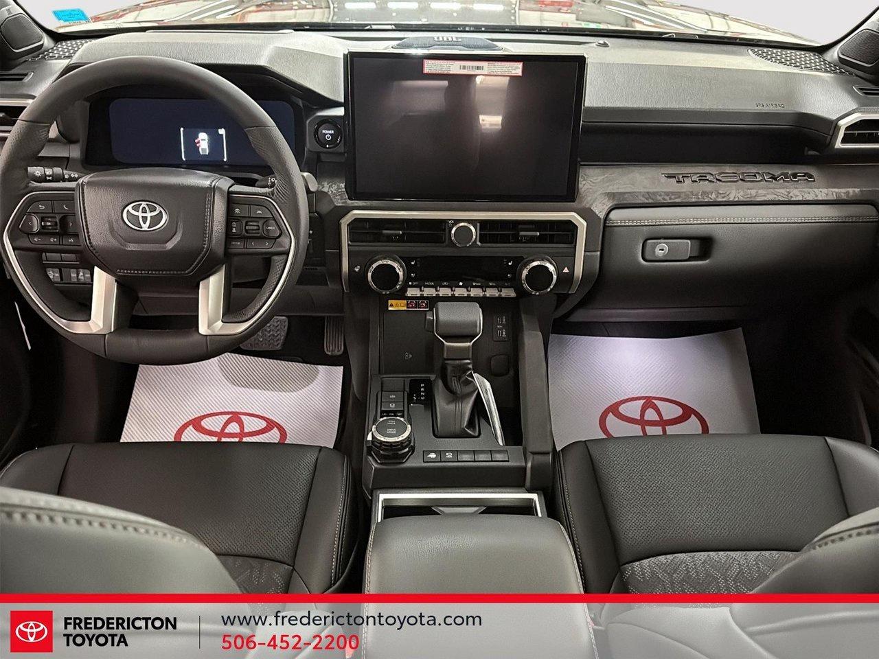 2025 Toyota TACOMA HYBRID Limited Photo