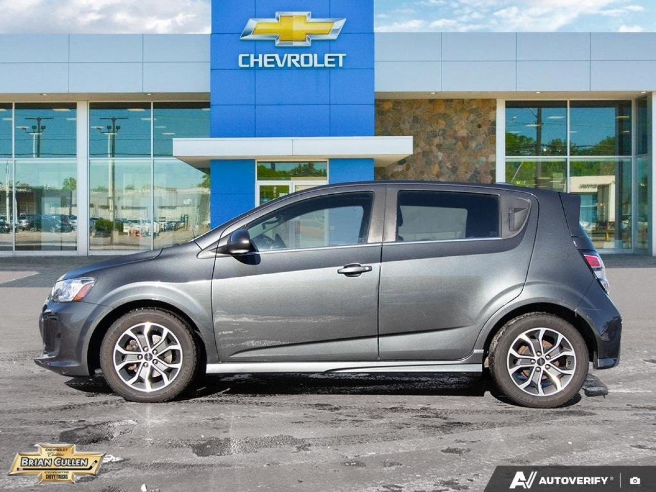 2018 Chevrolet Sonic LT 5dr HB Auto LT Photo2
