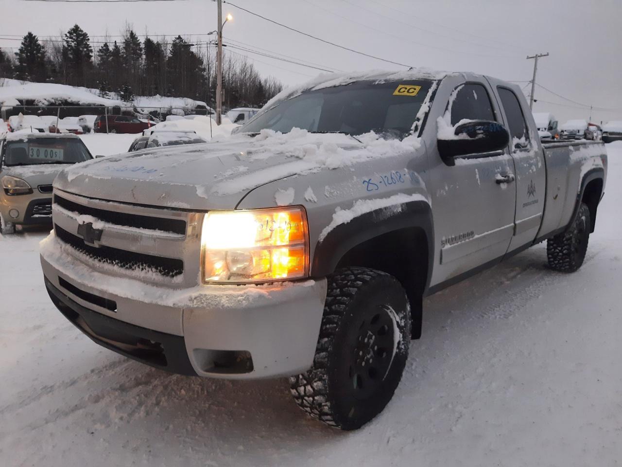 Used 2010 Chevrolet Silverado 1500 LT1  Long Box for sale in Jonquière, QC