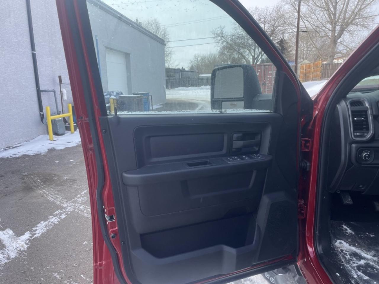 2026 RAM 2500 Black Express Photo4