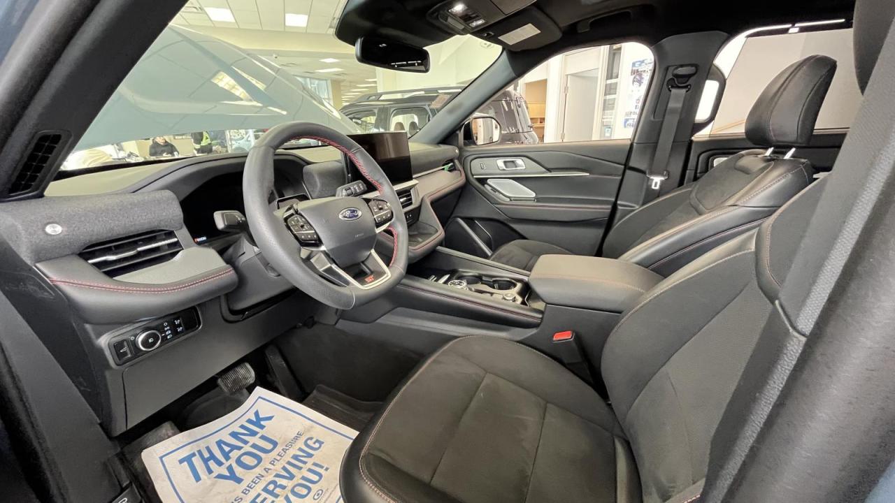 2025 Ford Explorer ST Photo