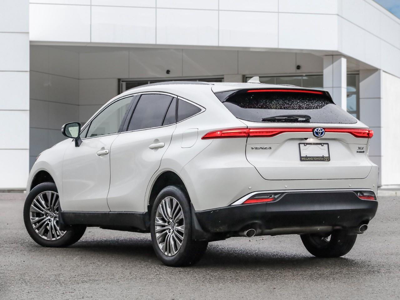 2022 Toyota Venza LE Photo