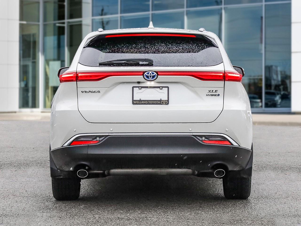 2022 Toyota Venza LE Photo