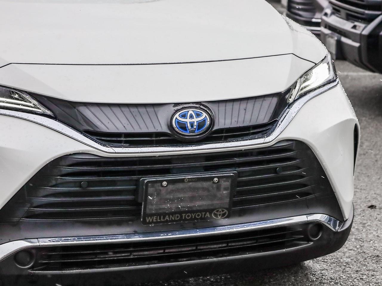 2022 Toyota Venza LE Photo