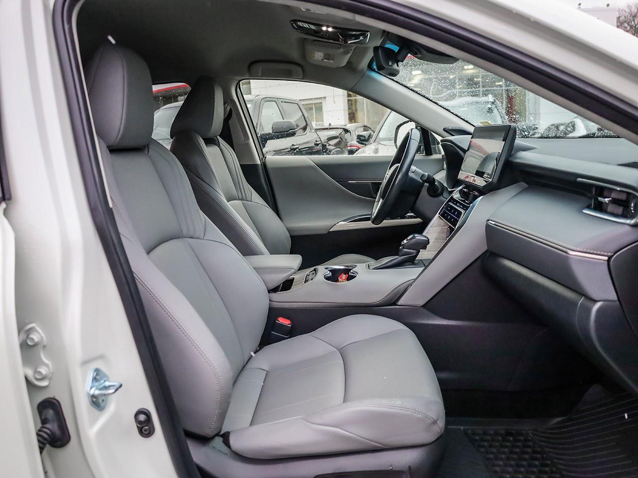 2022 Toyota Venza LE Photo