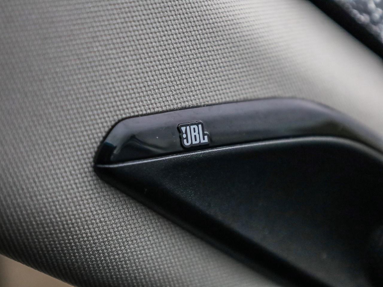 2022 Toyota Venza LE Photo