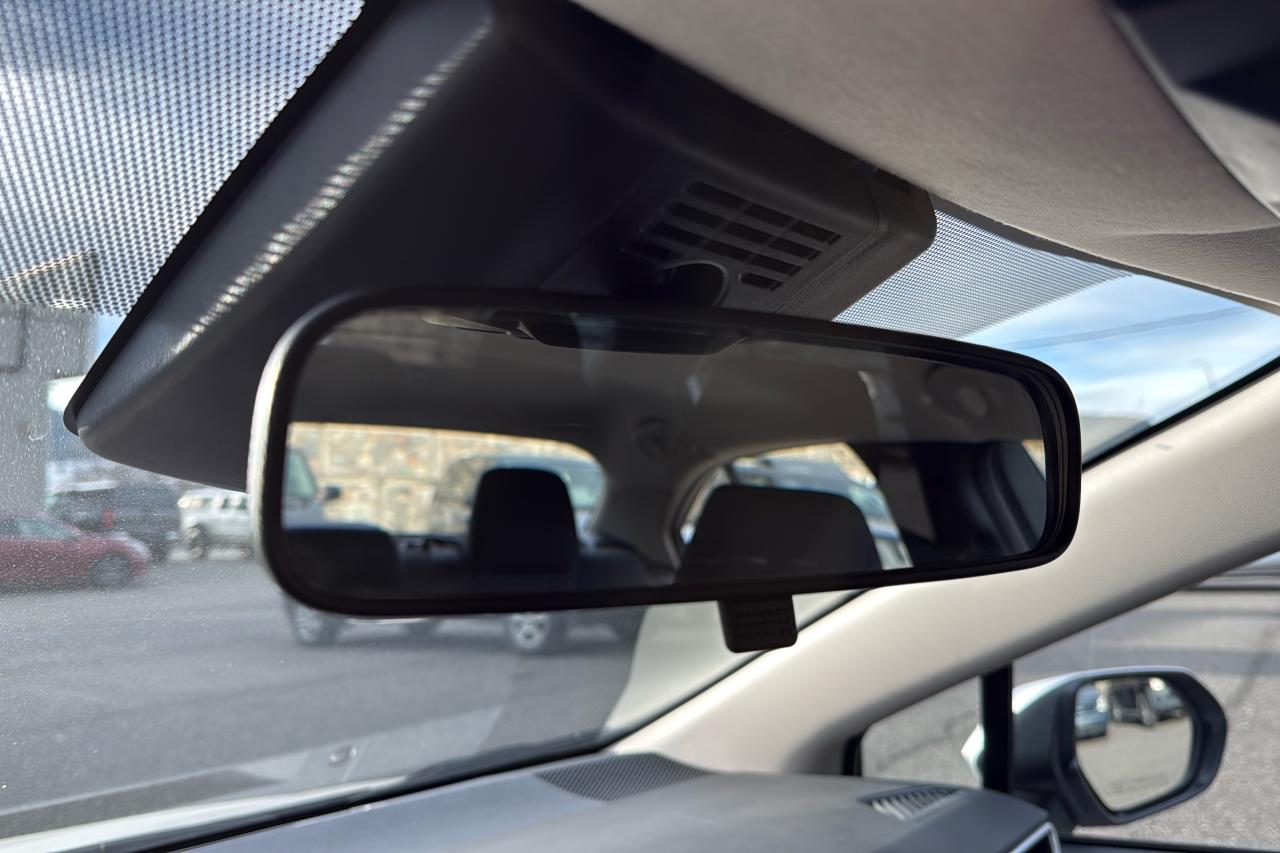 2024 Toyota Corolla L CVT Photo