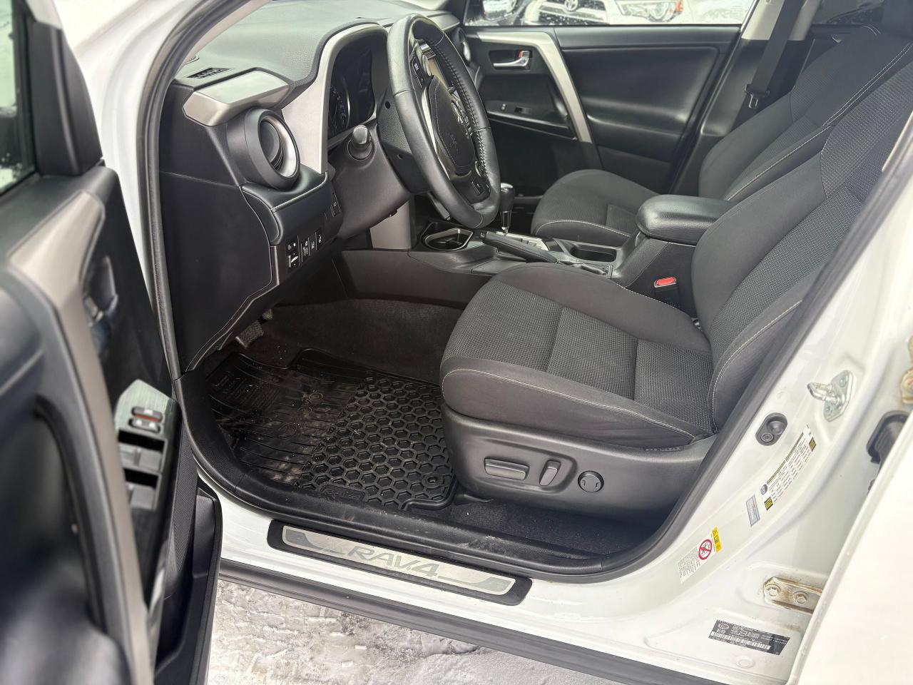 2018 Toyota RAV4 XLE,S/ROOF,HEATED SEAT,BACKUP CAM,CERTIFIED,ALLOYS Photo