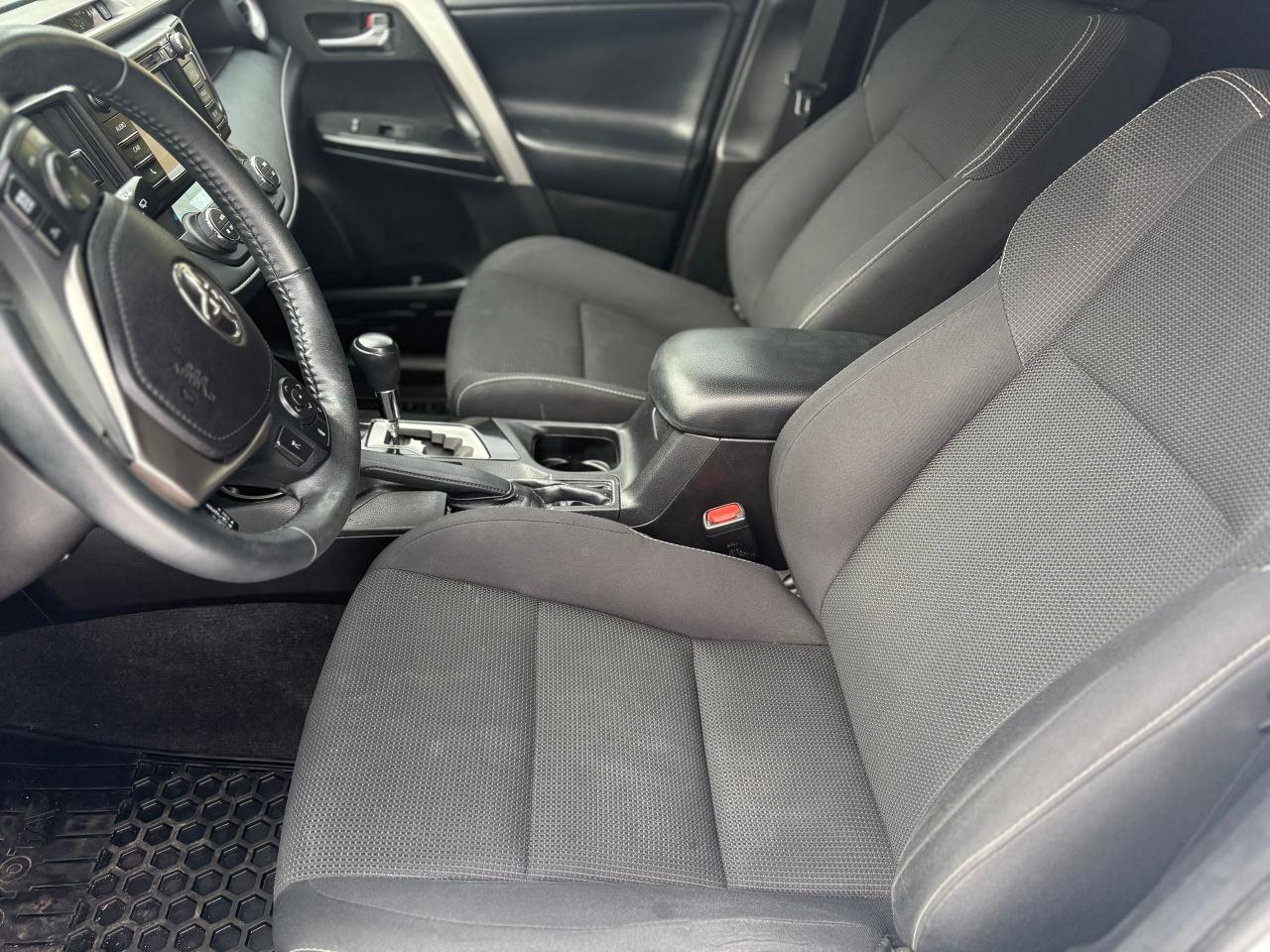 2018 Toyota RAV4 XLE,S/ROOF,HEATED SEAT,BACKUP CAM,CERTIFIED,ALLOYS Photo