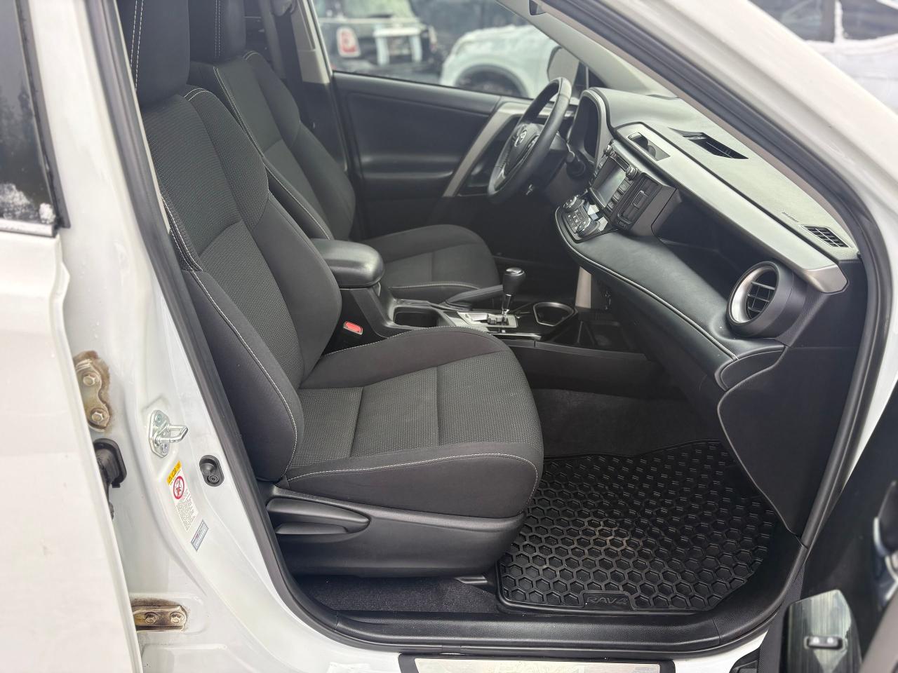 2018 Toyota RAV4 XLE,S/ROOF,HEATED SEAT,BACKUP CAM,CERTIFIED,ALLOYS Photo