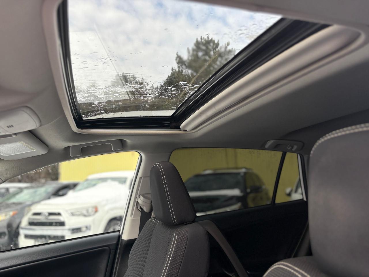 2018 Toyota RAV4 XLE,S/ROOF,HEATED SEAT,BACKUP CAM,CERTIFIED,ALLOYS Photo