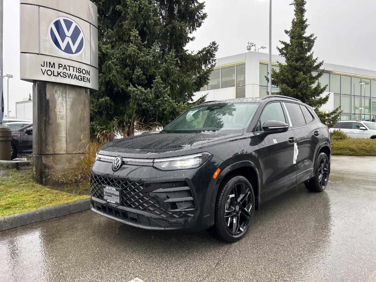 New 2026 Volkswagen Tiguan Comfortline R-Line Black Edition 4MOTION for sale in Surrey, BC