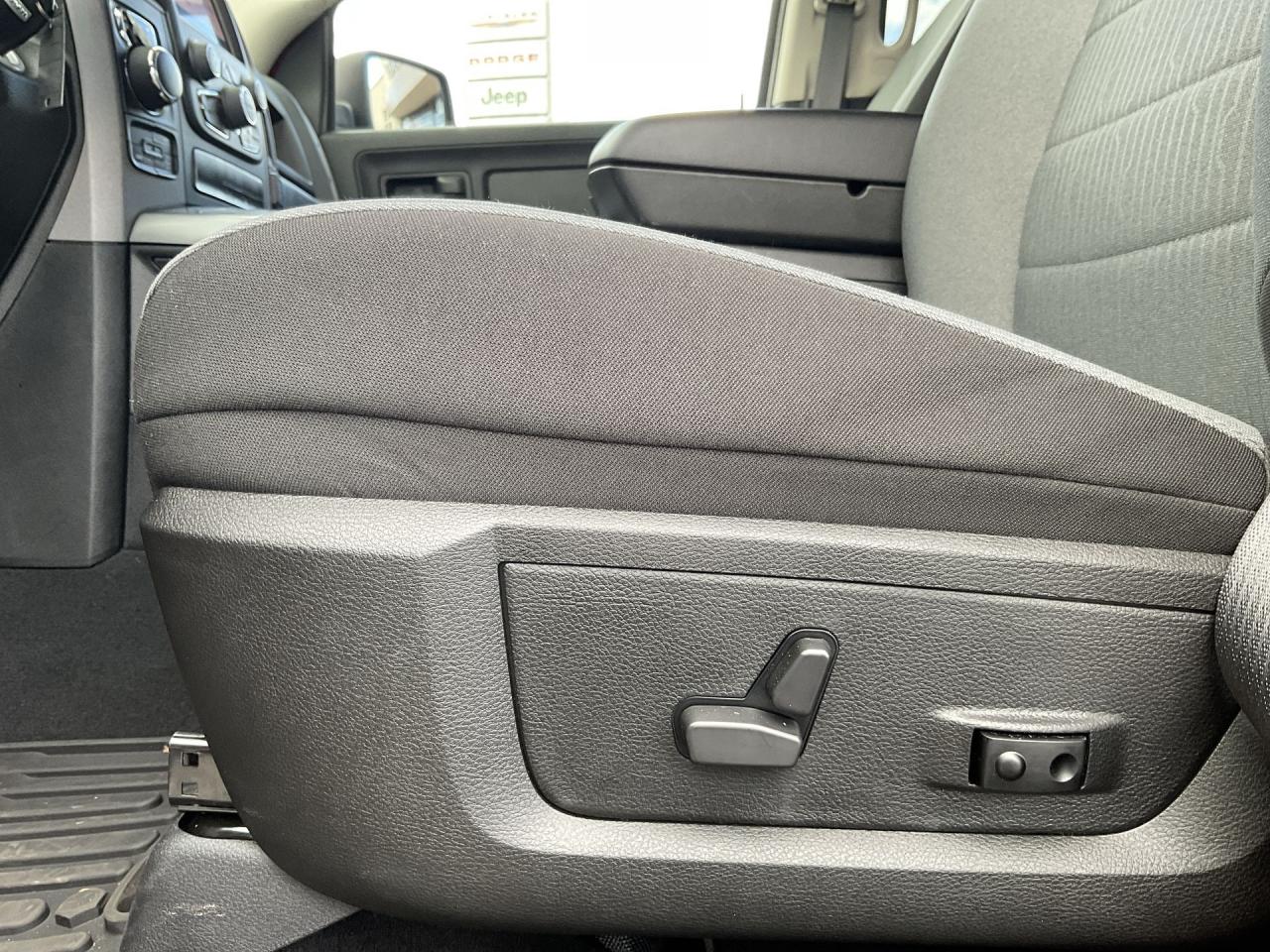 2023 RAM 1500 Classic NIGHT EDITION / SUB ZERO PKG / 3.55 AXLE RATIO Photo