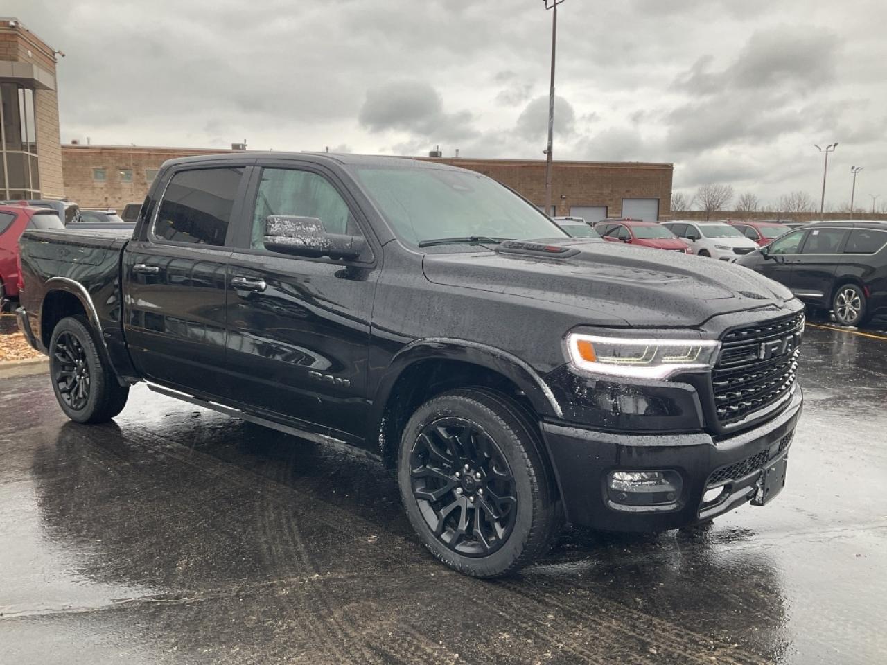 2025 RAM 1500 NIGHT EDITION / TRAILER BRAKE / LVL A / PANO ROOF Photo