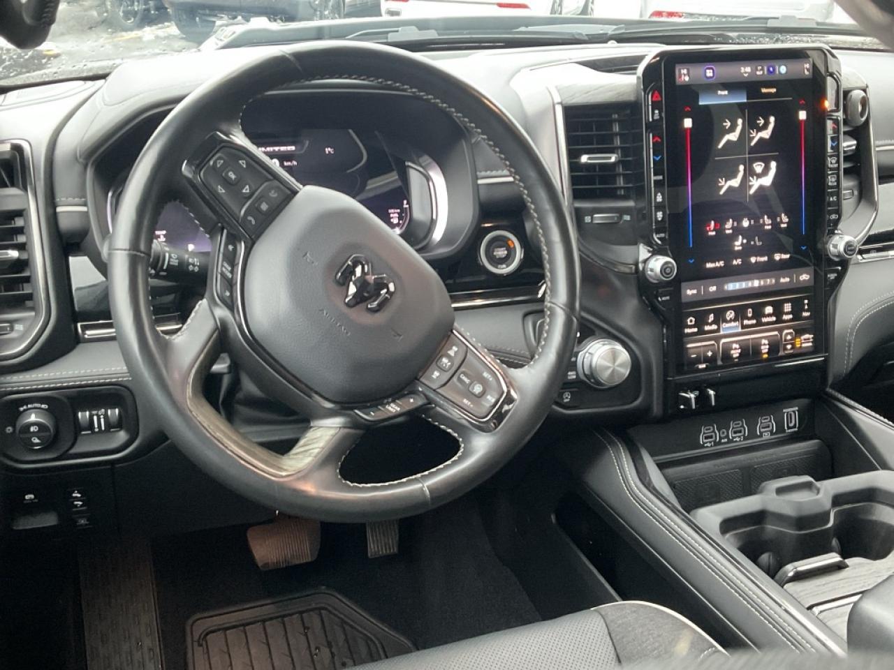 2025 RAM 1500 NIGHT EDITION / TRAILER BRAKE / LVL A / PANO ROOF Photo