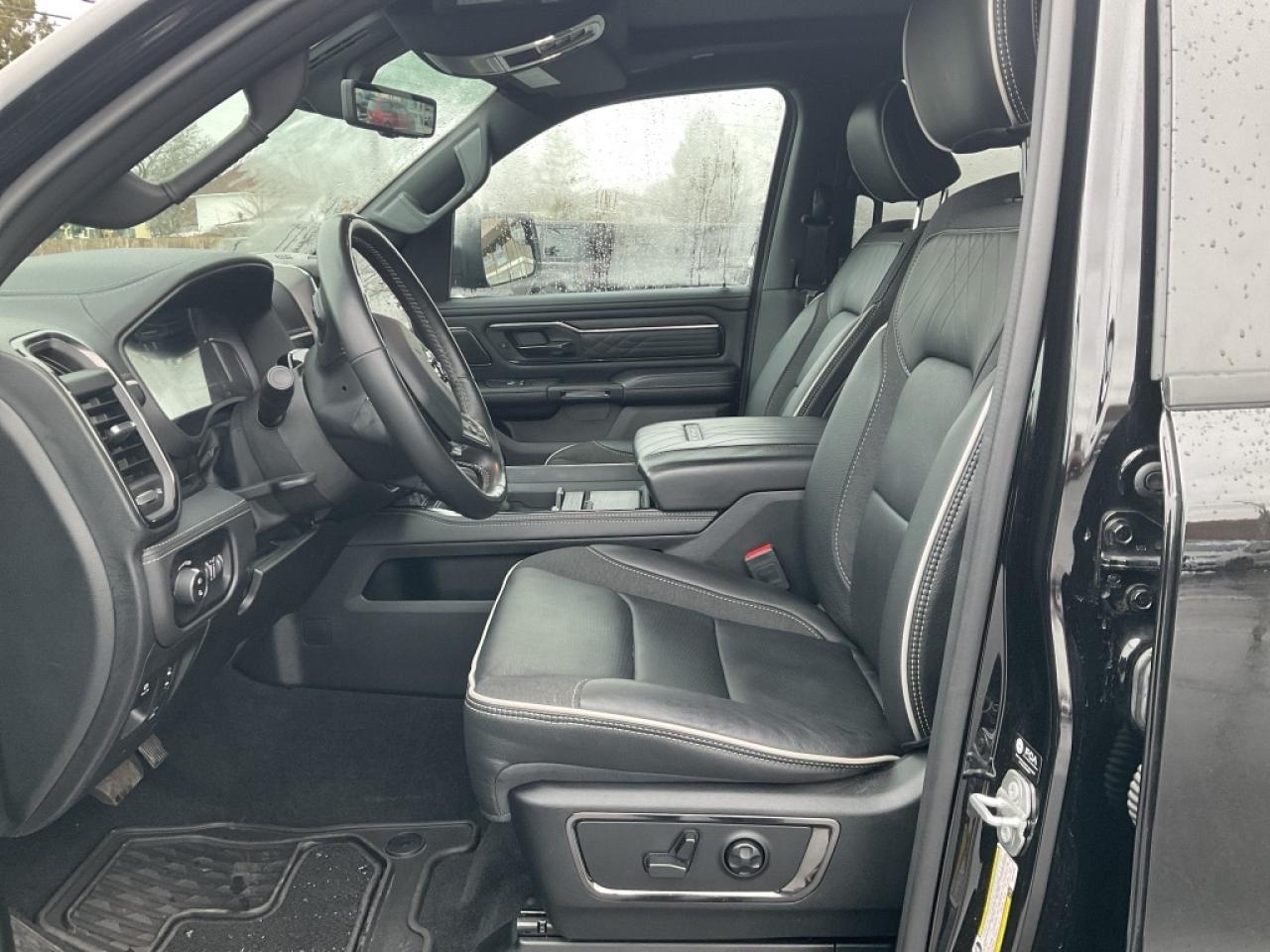 2025 RAM 1500 NIGHT EDITION / TRAILER BRAKE / LVL A / PANO ROOF Photo