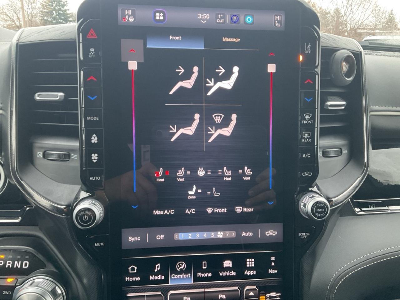 2025 RAM 1500 NIGHT EDITION / TRAILER BRAKE / LVL A / PANO ROOF Photo