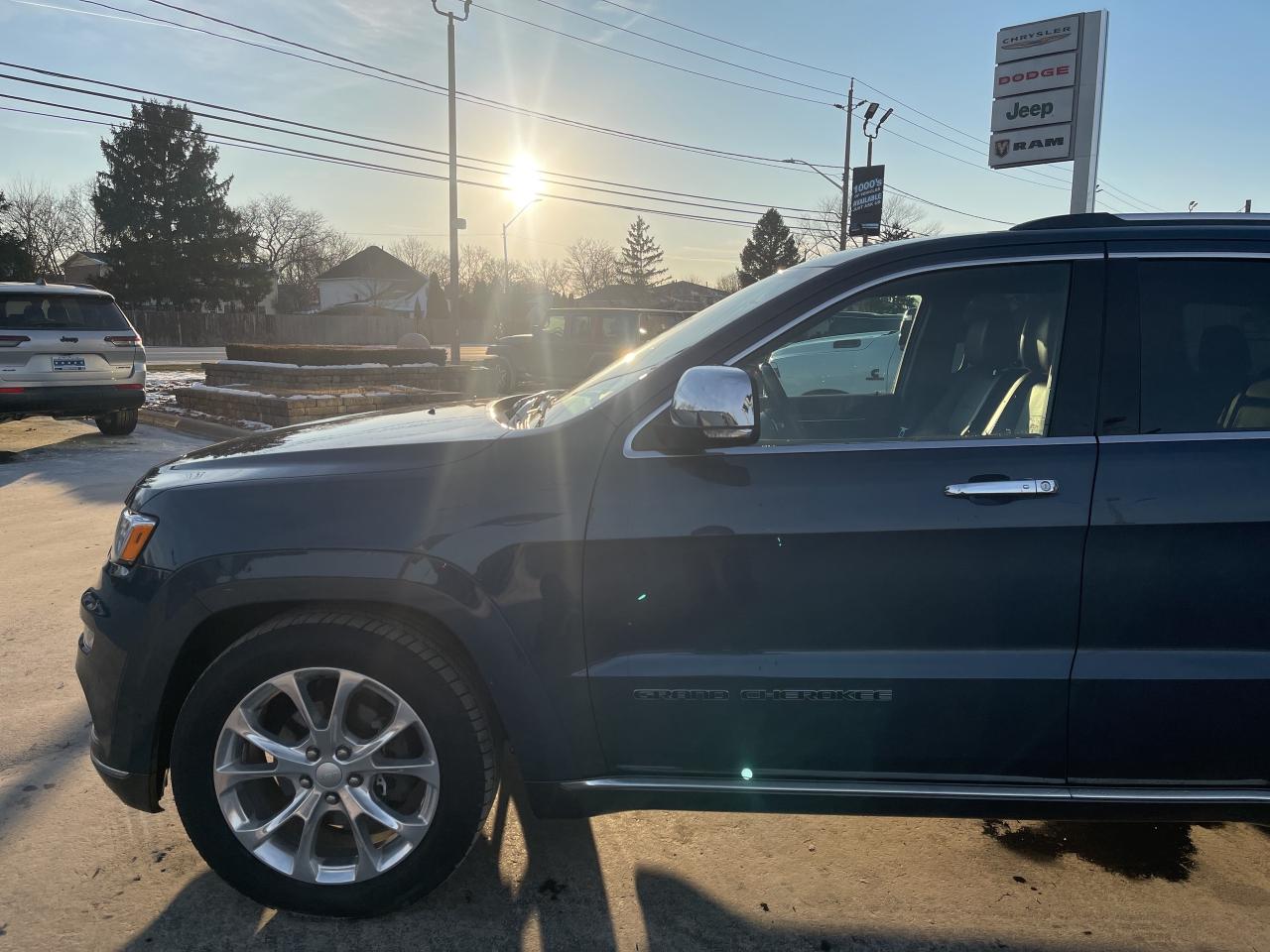 2020 Jeep Grand Cherokee VENTED HTD SEATS / RMT START / NAV / TOW PKG Photo
