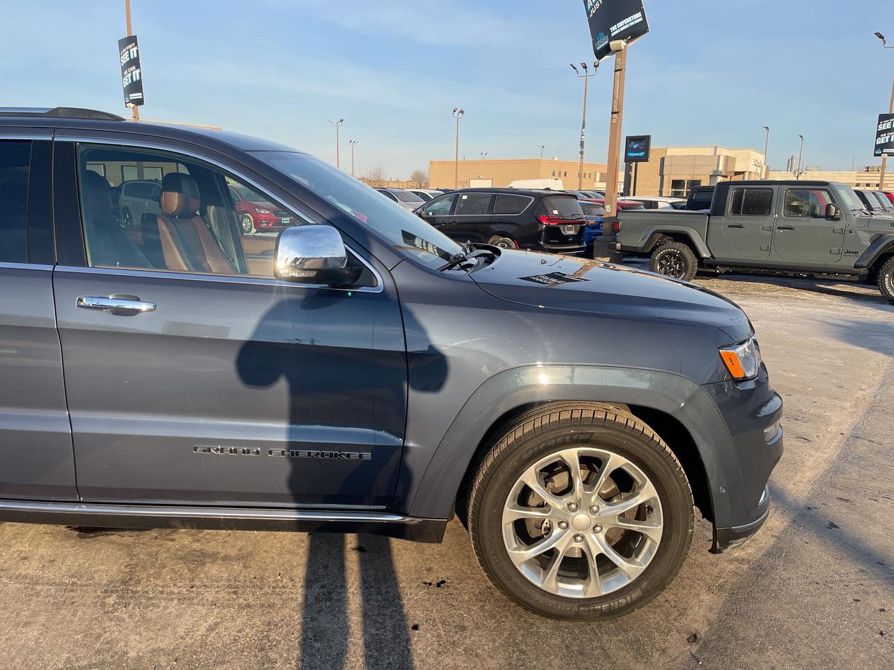 2020 Jeep Grand Cherokee VENTED HTD SEATS / RMT START / NAV / TOW PKG Photo3