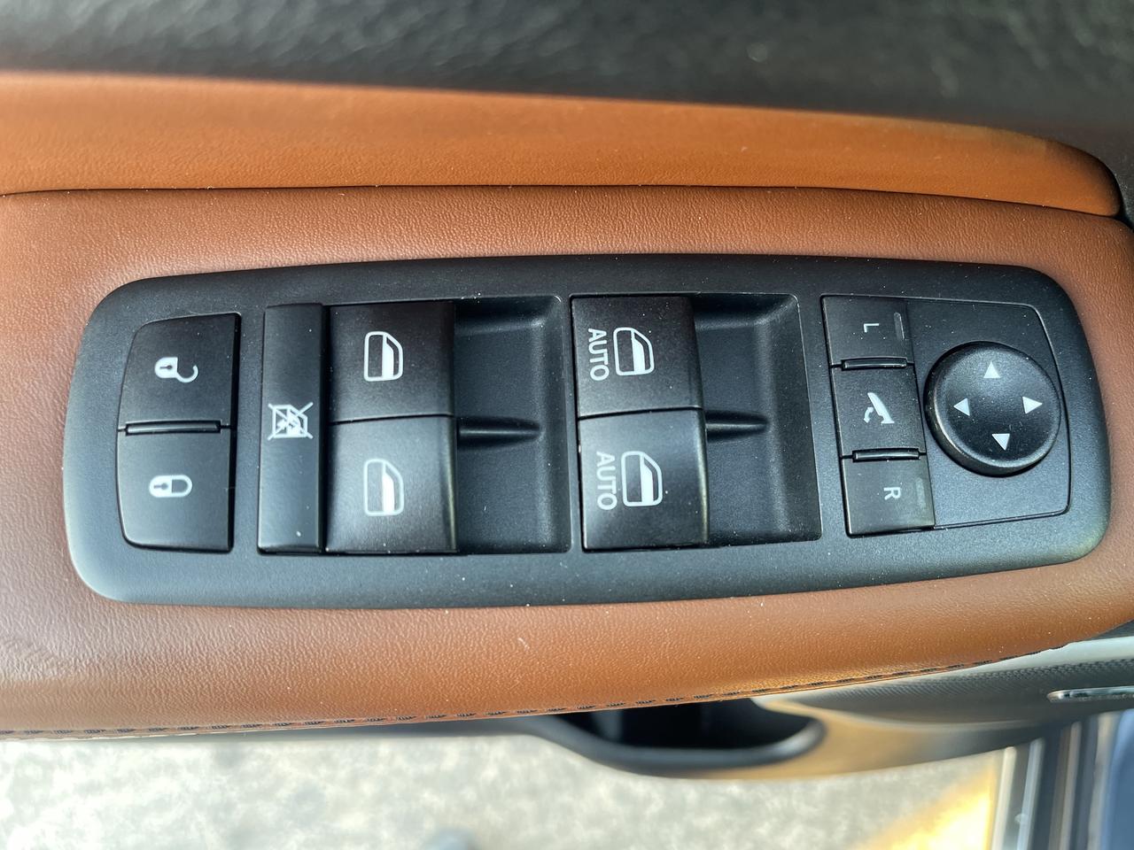 2020 Jeep Grand Cherokee VENTED HTD SEATS / RMT START / NAV / TOW PKG Photo