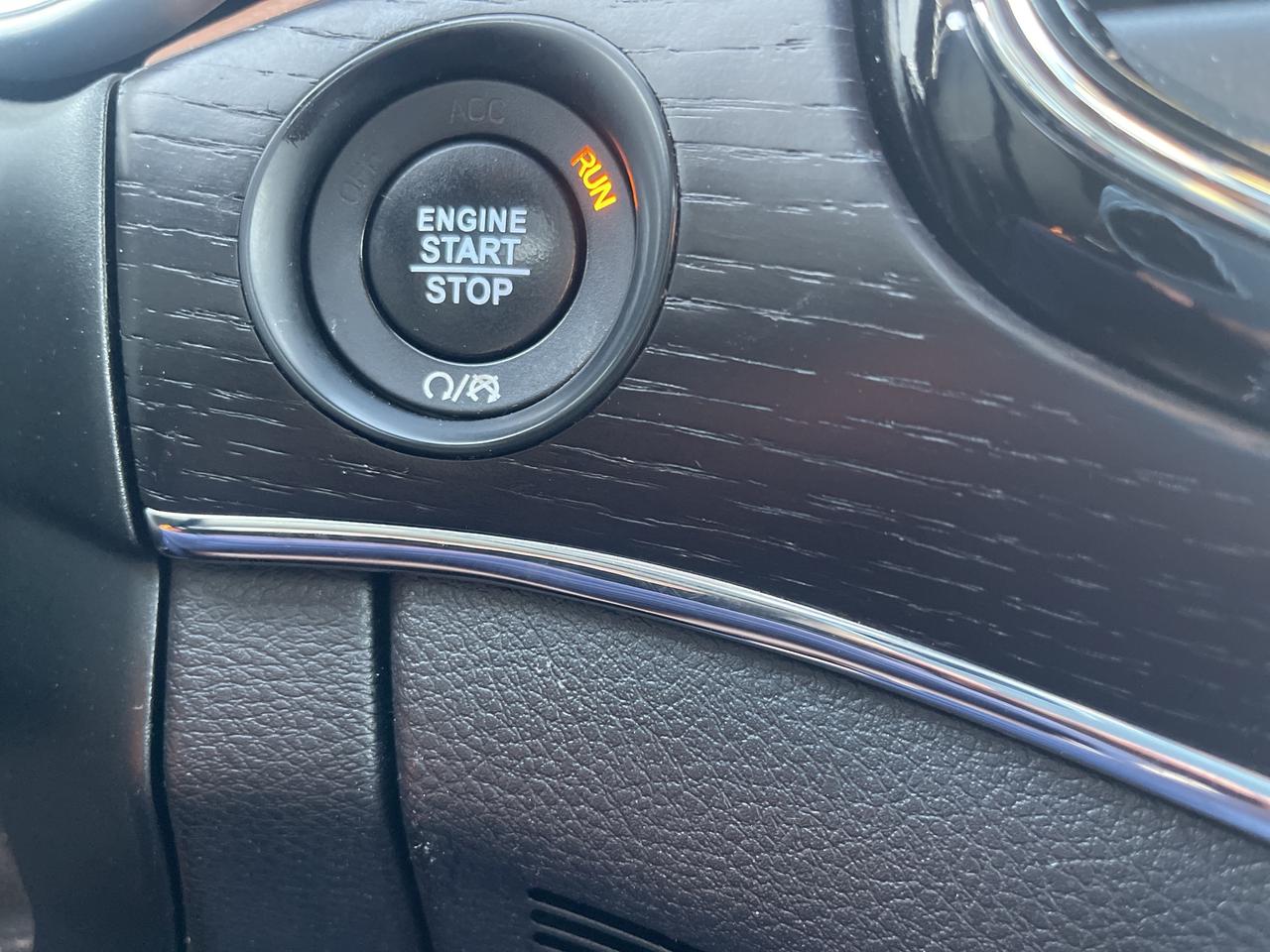 2020 Jeep Grand Cherokee VENTED HTD SEATS / RMT START / NAV / TOW PKG Photo